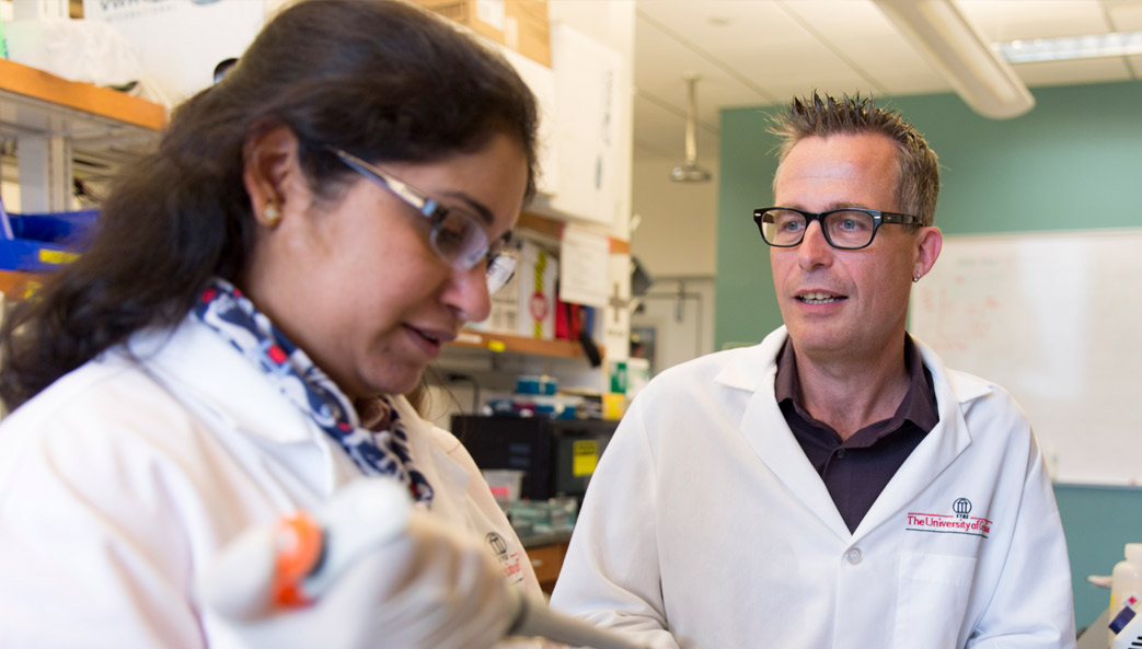 UGA researchers Boris Striepen and Sumiti Vinayak in lab